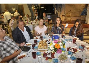 Dostluk Sofrasında Bir Araya Geldiler
