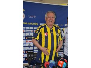 Yeni Sezon Formasını Tanıttı