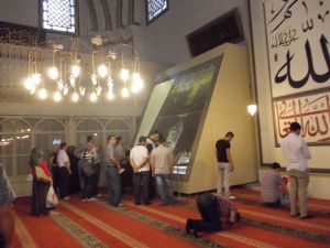 Ulucamideki Kabe Örtüsü İbadethaneyi Müzeye Çevirdi