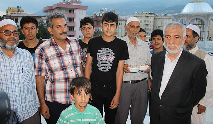 Kahramanmaraşlılar Suriyelilerle Kardeşlik İftarında Buluştu