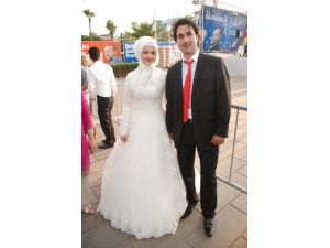 Başbakan Erdoğan’a Gelin Ve Damat Sürprizi