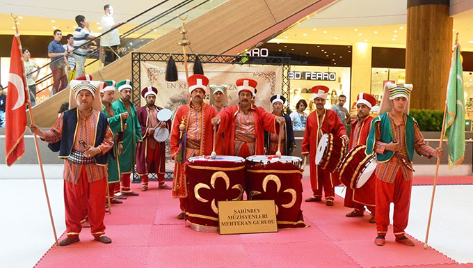 Piazzada Mehter Coşkusu