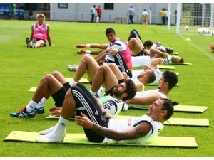 Beşiktaş, Yeni Sezon Hazırlıklarını Sürdürüyor
