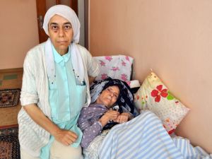 Aidat Borcu Yüzünden Evinden Oldular