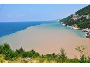 Karadeniz Çamur Gölüne Döndü