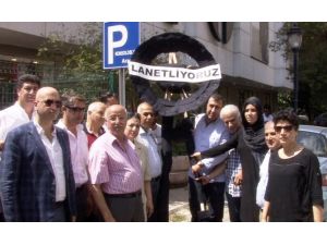 Abd Konsolosluğuna Siyah Çelenk