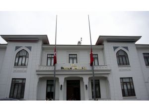 Bursa’da Bayraklar Yarıya İndi