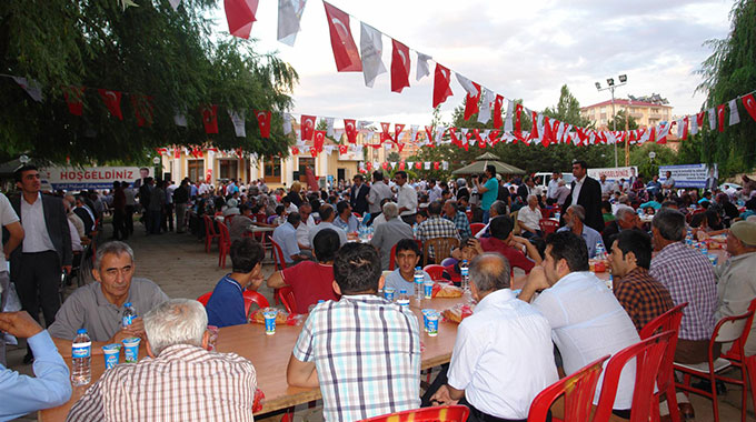 Kahramanmaraş Büyükşehir Belediyesi Afşinlilerle İftar Sofrasında Buluştu