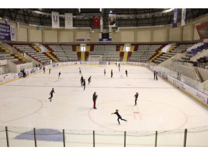 Dünyaca Ünlü Buz Pateni Antrenörü Mishin Erzurum’da Eğitim Veriyor