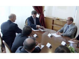 Dışişleri Bakanı Davutoğlu, İktisadi Kalkınma Vakfı Yönetim Kurulu Başkanı Vardan’ı Kabul Etti