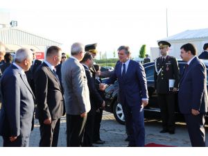 Cumhurbaşkanı Gül, Suriyelilerin Kaldığı Konteyner Kentte