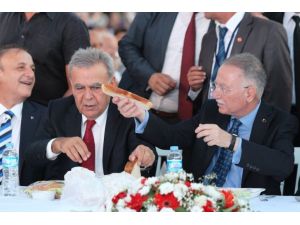 İhsanoğlu’na İftar Yemeğinde Protesto