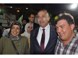 Ab Bakanı Çavuşoğlu Sokak İftarına Katıldı