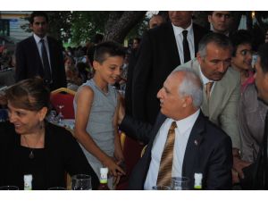 Yetim Çocuklar Bayramlıklarına Kavuştu