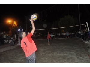 Denizi Yok Ama Plaj Voleybolu Oynuyorlar