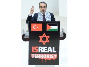 Meclis Kürsüsünde İsrail’e Pankartlı Tepki