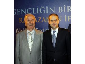 Bakan Kılıç Gençlik Stk’ları İle İftar Yemeğinde Buluştu