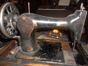 Savaş cephesinden Maraş’a gönderilen 2 dikiş makinası