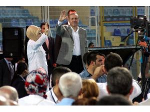 Başbakan Binlerce Kişiyle İftar Açtı