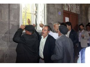 Ağrı´da Sakal-ı Şerif Coşkusu Binlerce İnsanı Sokağa Döktü