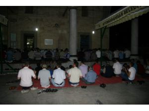 Afyonkarahisar’da Kadir Gecesinde Camiler Doldu Taştı