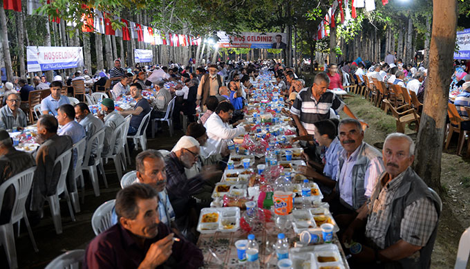 Ekinözü’nde İftar Yemeği Coşkulu Geçti