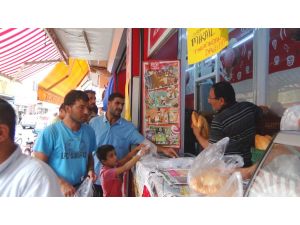 Bedava Ekmek İzdihamı