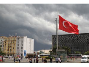 Sıcaktan Bunalan İstanbullular Yağmurla Serinledi