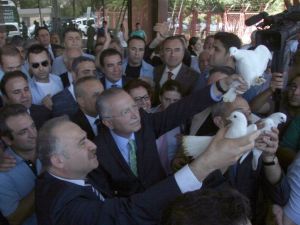 Barış Güvercini Uçurdu