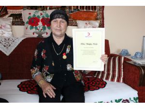 Hanımağa’dan Kızılaya Milyonluk Bağış