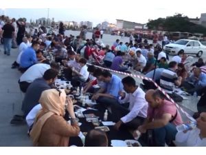 Adliye Önünde Paralel İftar