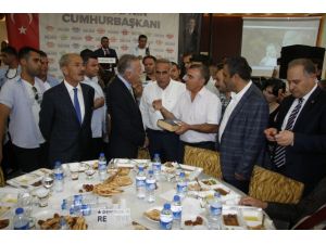 İhsanoğlu Diyarbakır’da İftar Yemeğine Katıldı