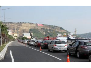 Çanakkale’de Feribot Kuyruğu