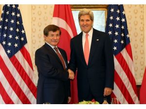 Kerry İle Davutoğlu Bir Araya Geldi