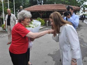 Bakan Huzurevini Ziyaret Etti