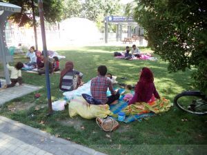 Parkları Mesken Tutan Suriyeli Göçmenler Mudanya Dışına Çıkarıldı