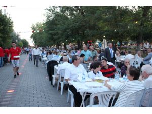 2 Kilometrelik İftar Sofrası