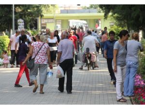 Arefe Günü Vatandaş Mezarlıklara Akın Etti