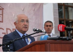 Cemil Çiçek’ten Bayram Mesajı