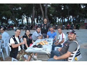 (Özel Haber) Motosiklet Tutkunları Kırkağaç’ta İftarda Buluştu