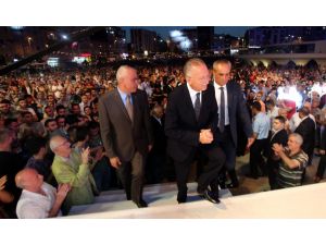 İhsanoğlu, Zeytinburnunda İftar Programına Katıldı