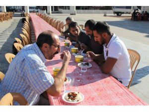 Haliliye Belediyesi Tarafından Bayramda Vatandaşlara Pilav Ve Zerde Dağıtıldı