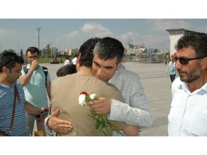Adliye Önünde Paralel Bayramlaşma