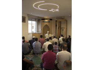 Milanoda Müslümanlar Bayram Namazını Türk İslam Birliği Camiinde Kıldı