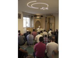 Müslümanlar Türk Camisinde Buluştu