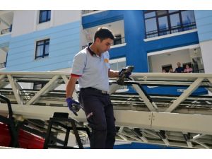 Fileye Takılan Eşini Yalnız Bırakmadı