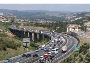 Tem’de Araç Kuyruğu Uzamaya Başladı