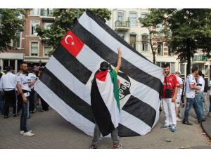 Beşiktaşlı Taraftarlar Maça Hazır