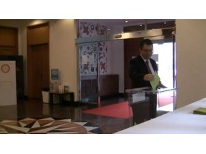 Çin’deki Türkler Oy Kullandı