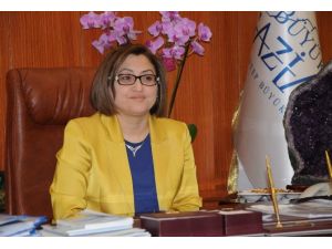 Eski Bakan’dan ’Paralel’e Dava